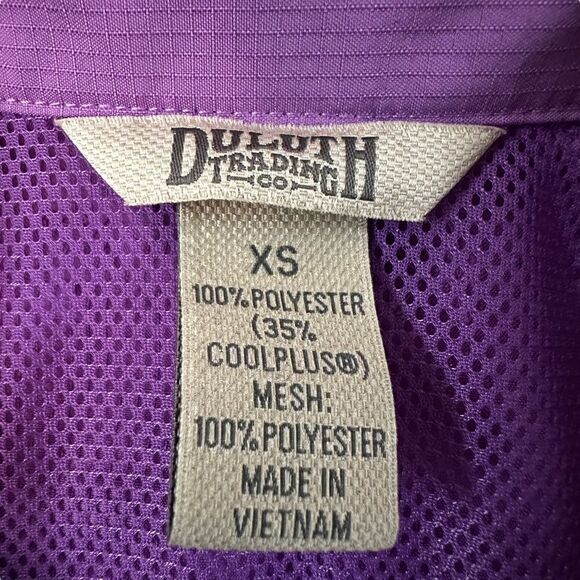 Duluth ~ Lilac Purple Women’s Top ~ snap button closure~ zipped pockets~ size XS - Picture 6 of 8